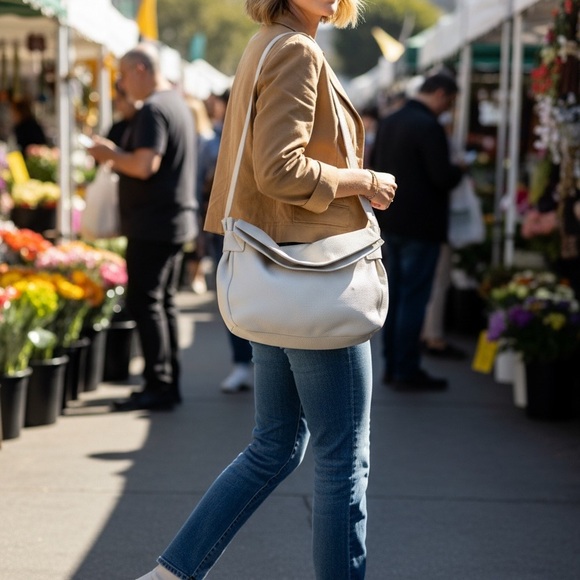 AUTHENTIC GUCCI Y2K PEBBLED LEATHER IVORY SHOULDER/CROSSBODY BAG - Picture 3 of 7
